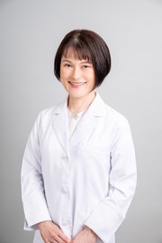 山崎歯科医師