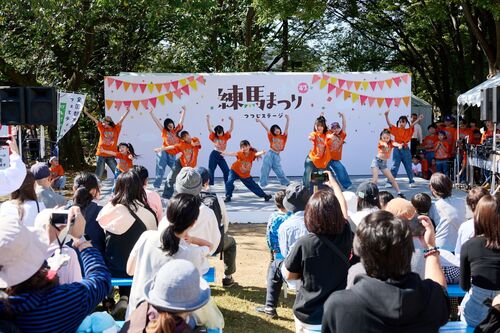 ダンスや演奏パフォーマンス画像