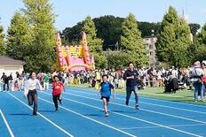陸上短距離走タイム測定写真