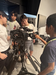 機材取扱い方法の説明の様子1