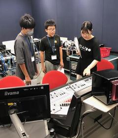 機材取扱い方法の説明の様子3