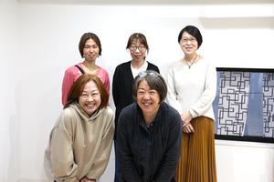 代表の長谷部さん（前列右）と役員の皆さんです