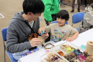 ワークショップの様子（工作）